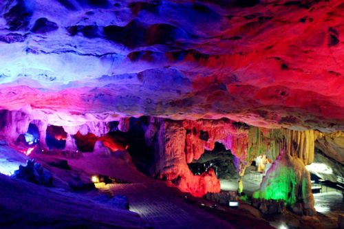 探秘地下溶洞：高清视频揭示奇妙世界的壮丽景色
