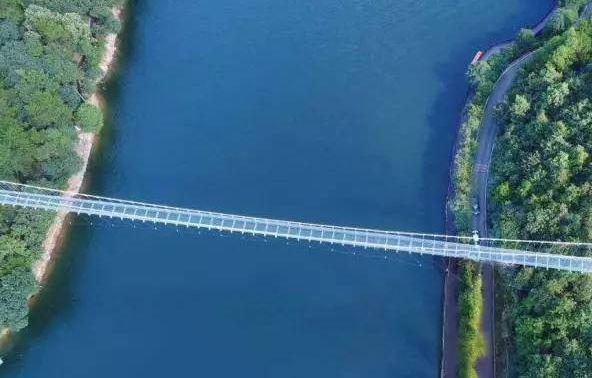 长沙石燕湖玻璃桥已经完工，石燕湖高空玻璃桥9月15日试营业